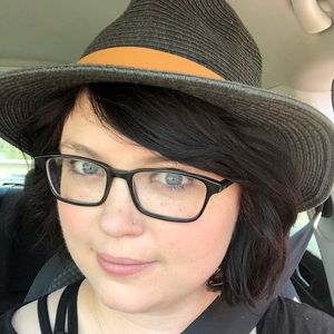 Meet your Posher, Chelsye